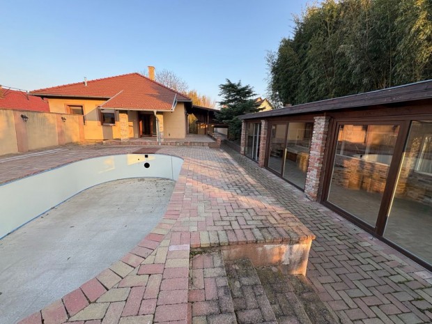 Vecs�s, Vecs�s, 160 m2-es, csal�di h�z, 5 szob�s, kiv�l� �llapot�