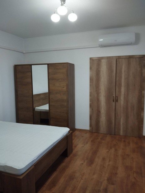 Vecs�s kiad� lak�s