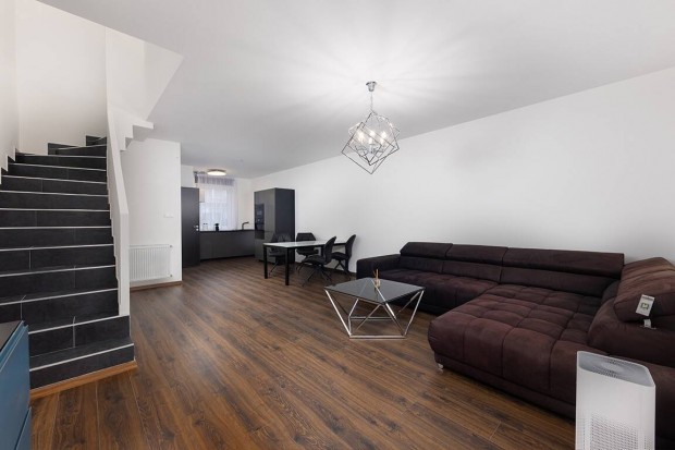 Vecs�sen 96nm lak�s elad�