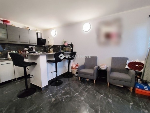 Vecs�si elad� 101 nm-es h�z