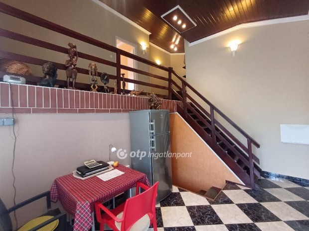 Vecs�si elad� 139 nm-es h�z