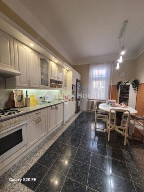 Vecs�si elad� 458 nm-es h�z