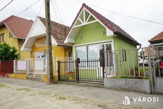 Vecsési úton kiadó üzlethelyiség