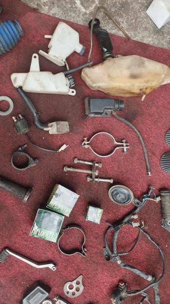 Vegyes motor alkatrszek eladk