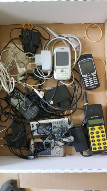 Vegyes regi telefonok sony samsung nokia