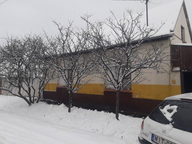 Vegyesfal� R�szben Fel�j�tott 85MN H�z 685MN Telken Elad�