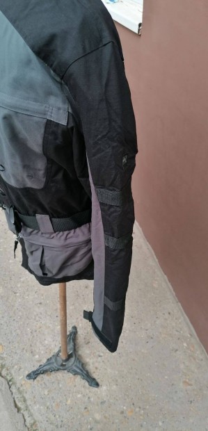 Vékonyabb motoros kabát m