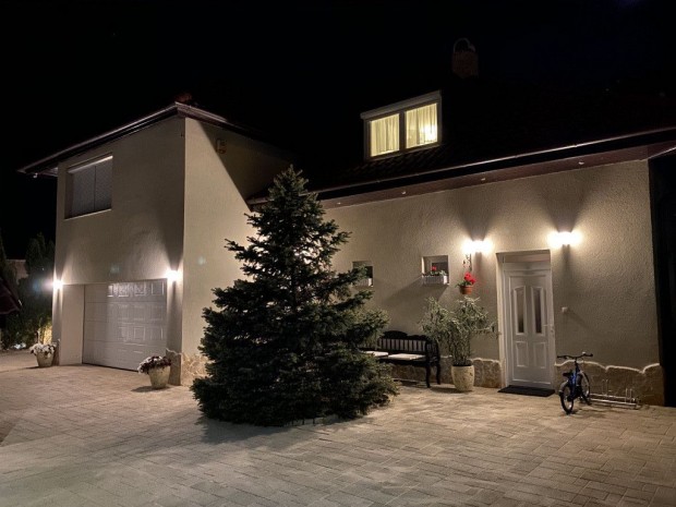 Velence, Kemping utca, 202 m2-es, 2 gener�ci�s, csal�di h�z, 7 szob�s