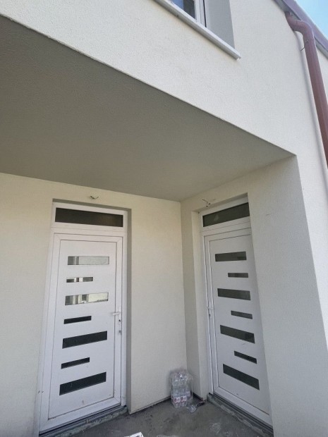 Velence, Mad�r utca, 82 m2-es, ikerh�z, 4 szob�s, �j �p�t�s� �llapot�