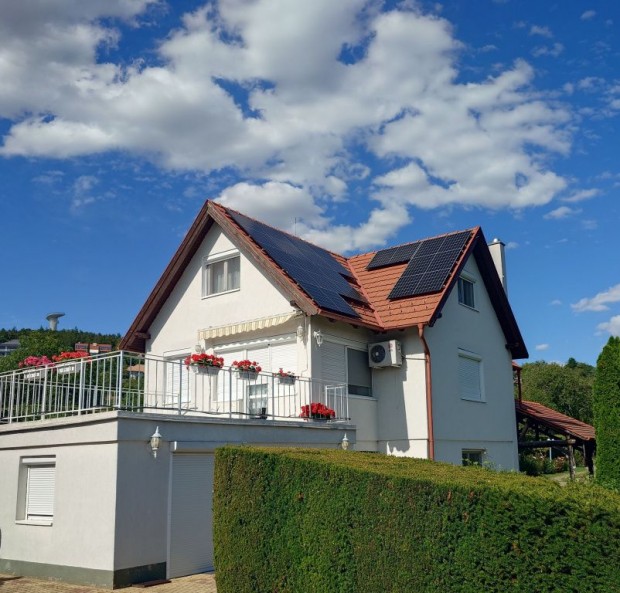 Velence, T�nde utca, 176 m2-es, 2 gener�ci�s, csal�di h�z, 5 szob�s