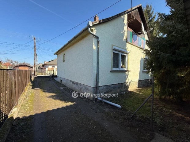 Velencei 100 nm-es h�z elad�