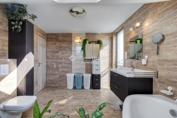 Velencei 185 nm-es h�z elad�