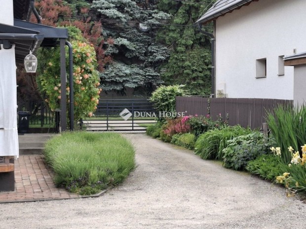 Velencei 190 nm-es h�z elad�