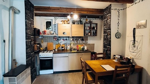 Velencei 51 nm-es h�z elad�