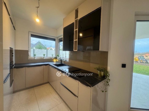 Velencei elad� 190 nm-es h�z