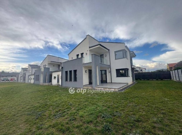 Velencei elad� 190 nm-es h�z #5126481