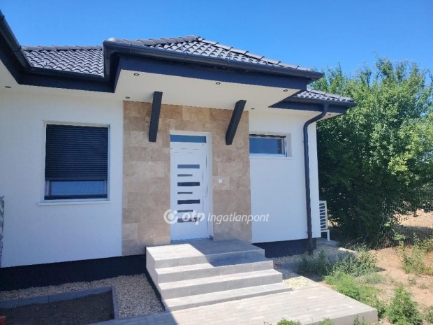 Velencei elad� 80 nm-es h�z