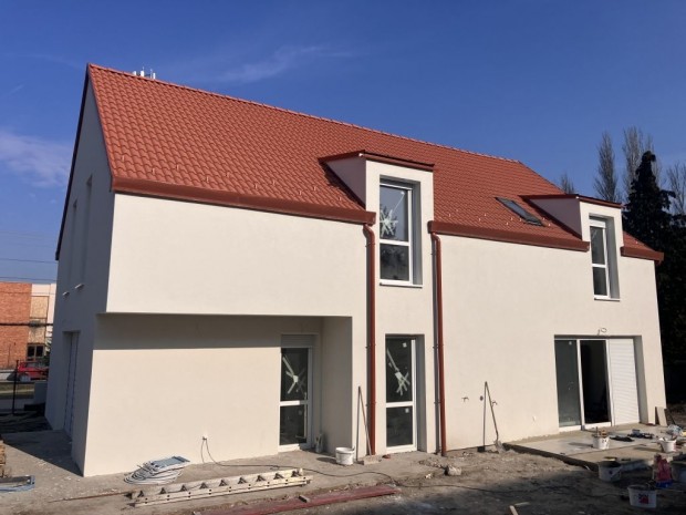 Velencei t� k�zli �j k�lt�zhet� h�z elad�