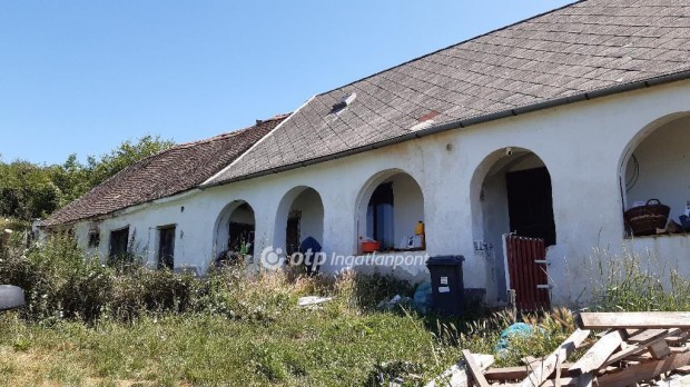Velényi 60 nm-es ház eladó
