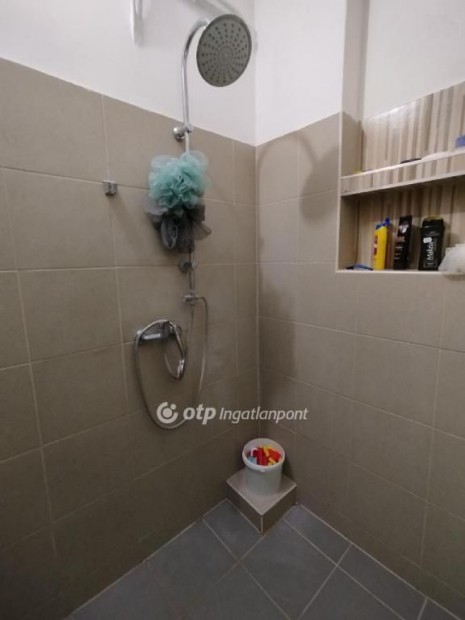 Vel�nyi 73 nm-es h�z elad�