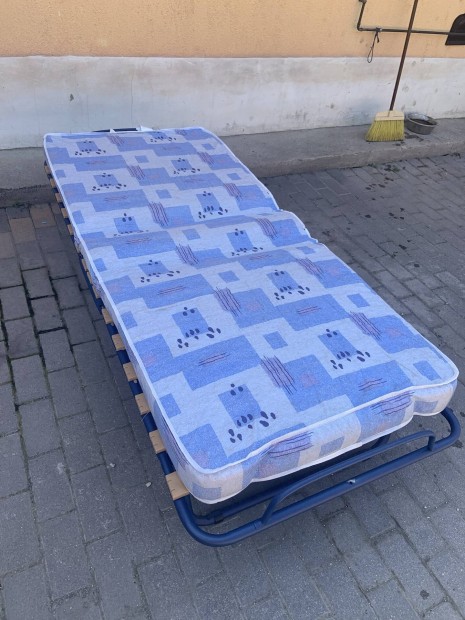 Vendégágy összecsukható ponyvával