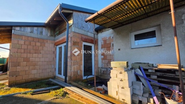 V�pi elad� 94 nm-es h�z