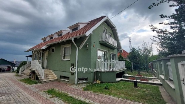 Veresegyh�zi 246 nm-es h�z elad�