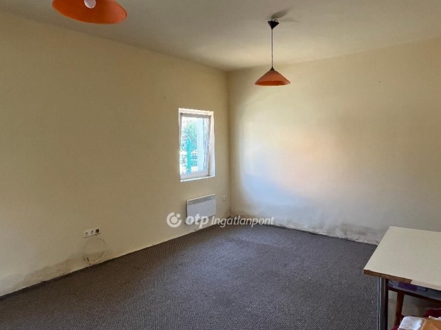 Veresegyh�zi 71 nm-es h�z elad�