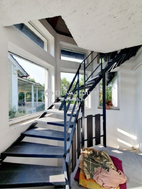 Veresegyh�zi elad� 280 nm-es h�z