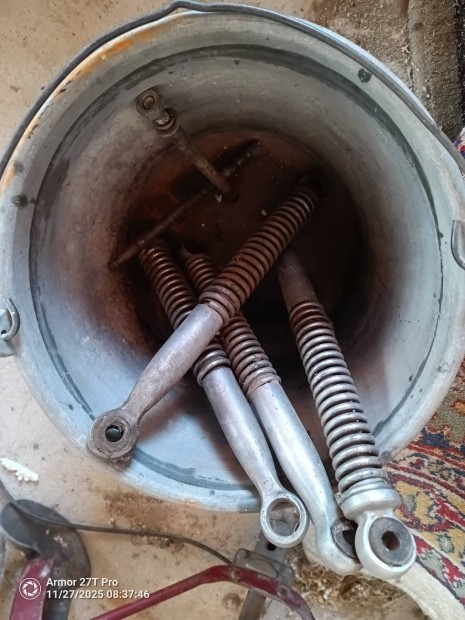 Verhovina motor alkatrszek vegyesen 