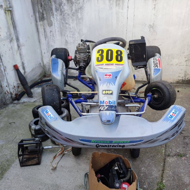 Verseny gokart, sok tartozkkal