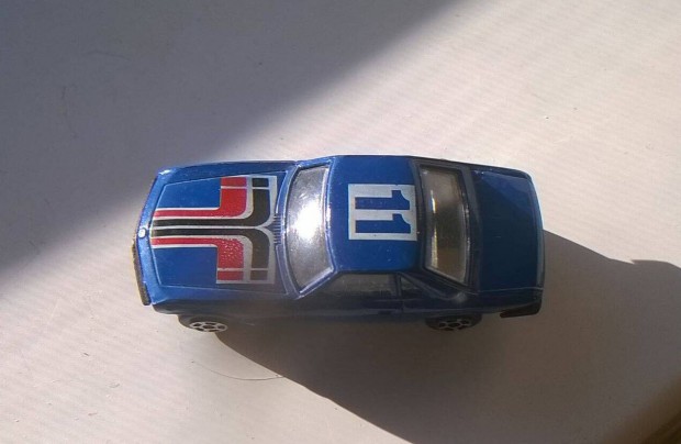 Versenyautó , ( Tesla ? ) fém , használt , jó állapotú