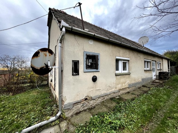 V�rteskethely, 2+1 szob�s  csal�di h�z elad�