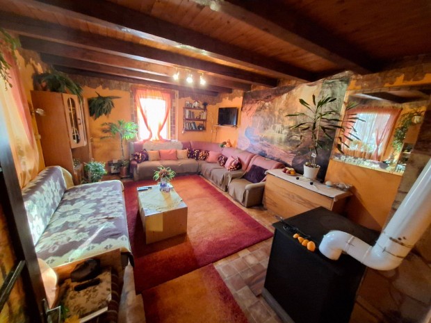 V�rtessz�l�s�n (d�l�) 2 telek egybe ny�tva, lakhat� h�zzal elad�!