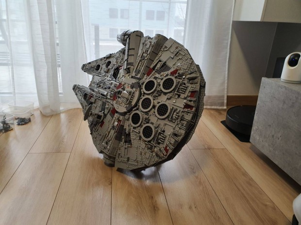 Vertical Display Stand (llvny) - Lego Millennium Falcon 75192