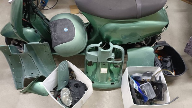 Vespa 125 alkatr�szekek