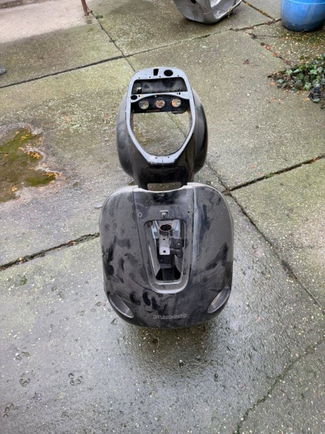 Vespa ET v�z b�tornak vir�gosl�d�nak dekor�ci�nak