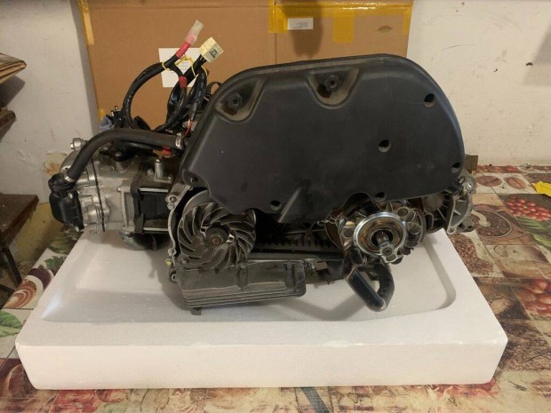 Vespa GTS 125 blokk motor motorblokk 8000km
