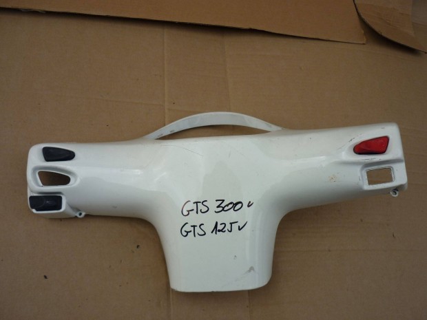Vespa GTS 300 125 mszerfal befoglal idom kapcsolkkal