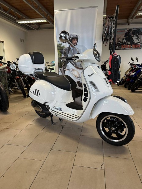Vespa GTS 300 Super/Mo.-i/1.-tulaj/3800Km/Gyári...