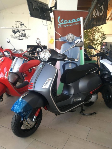 Vespa GTS 300 Supersport szrke 2022