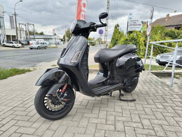 Vespa GTS 300 /Mo.-i/ Nagyon szép/ Egyedi/Renge...