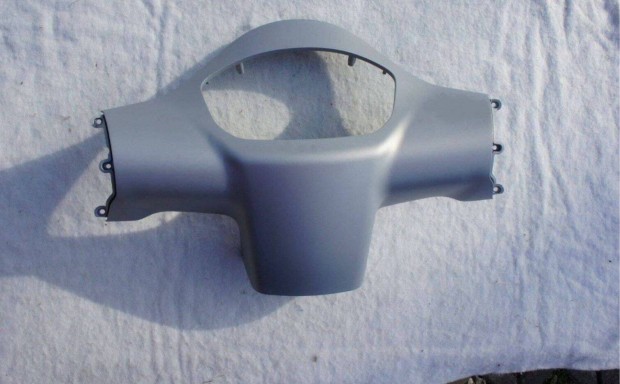 Vespa GTS fejidom műszerfal befoglaló idom új 2022-től matt szürke