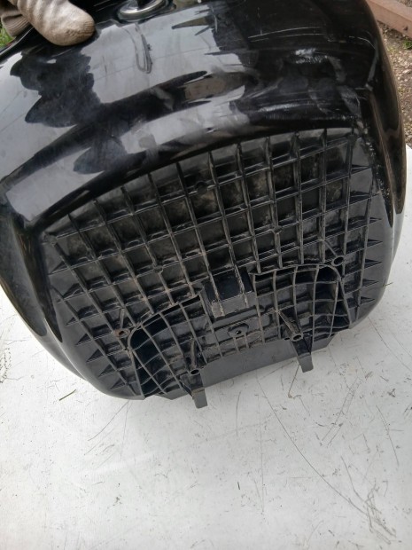 Vespa GTS sisaktart doboz elad 