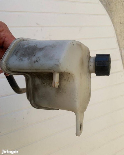 Vespa GT GTS kiegyenlítő tartály használt jó állapot kupakkal