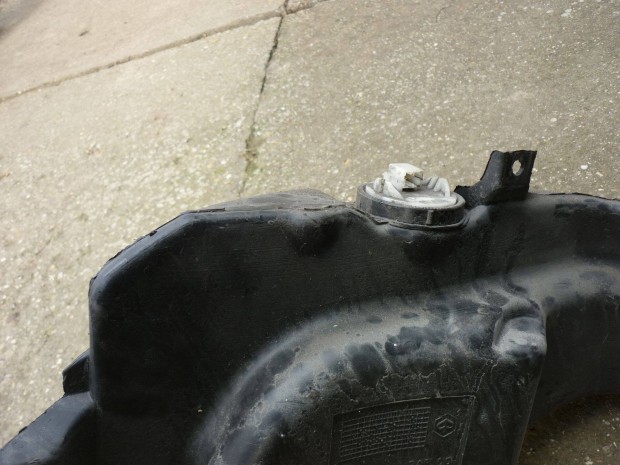 Vespa GT zemanyag tank karburtoros modell tankmszer