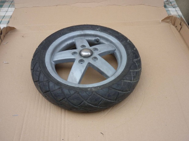 Vespa LX els� ker�k gy�ri sz�p �llapot�