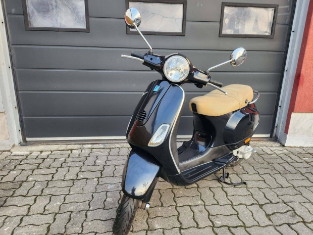 Vespa LX �tvenes robog�