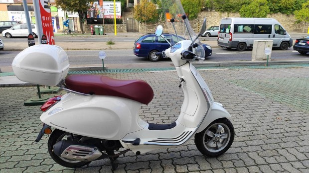 Vespa Primavera 50 4T Magyar! Garant�lt 8.200 Km!