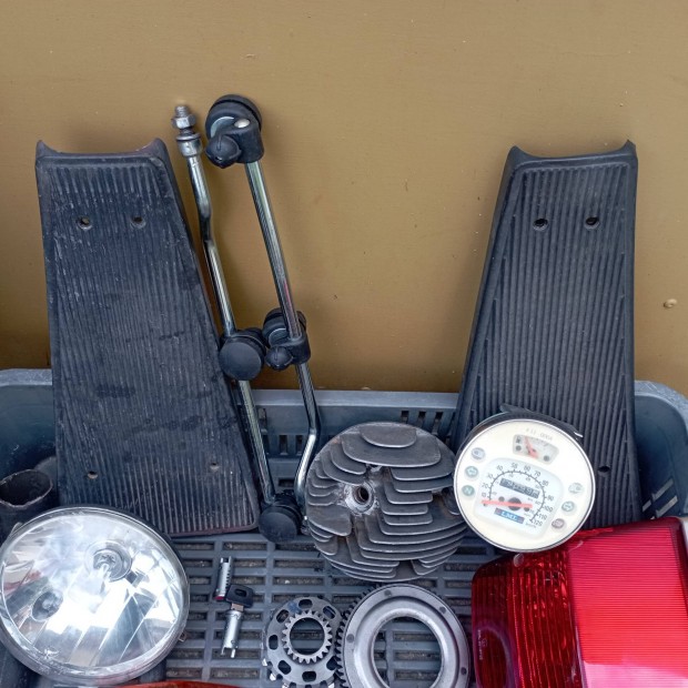 Vespa alkatrsz csomag 
